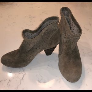 Jessica Simpson Taupe booties